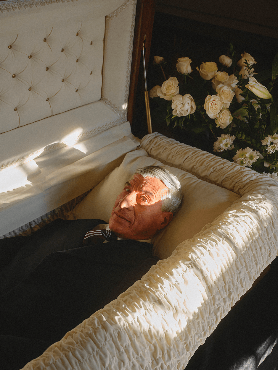 maurizio cattelan
maurizio cattelan artist